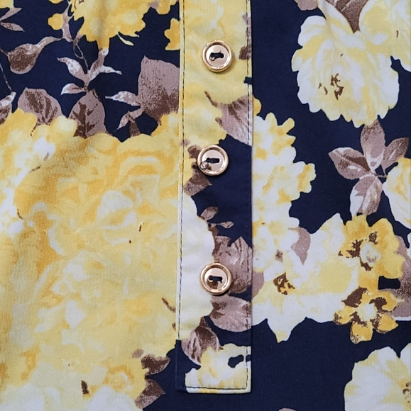 Women's Three-quarter Sleeve Floral Top - Picture 3 of 7